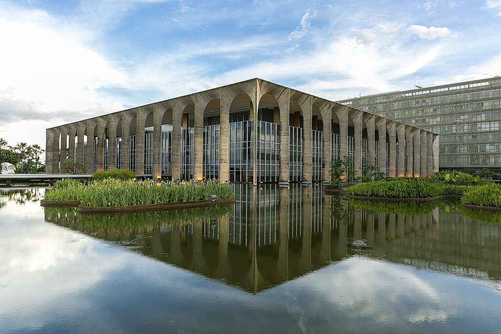 1024px-Palácio_Itamaraty_by_Diego_Baravelli